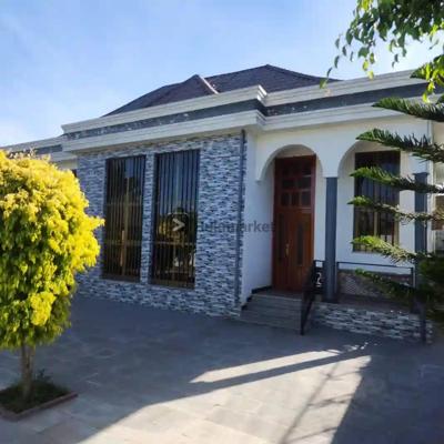 Bishoftu/ደብርዘይት - , 6 Bedrooms, 4 Bathrooms, 400 Square Meters, for Sale