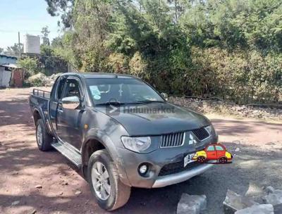 2007 Mitsubishi L200 እንቁላሉ