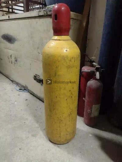 oxygen cylinder