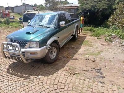 2004 Mitsubishi L200