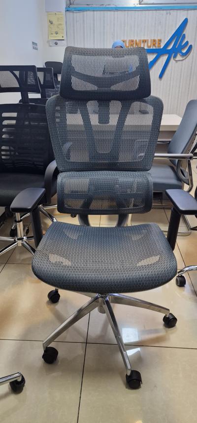 Luxury and full mash ergonomic chair