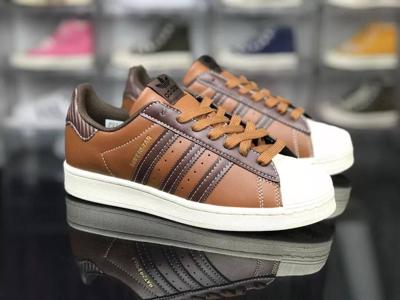 "New Arrival Vietnam Fashion Sneakers for Men"