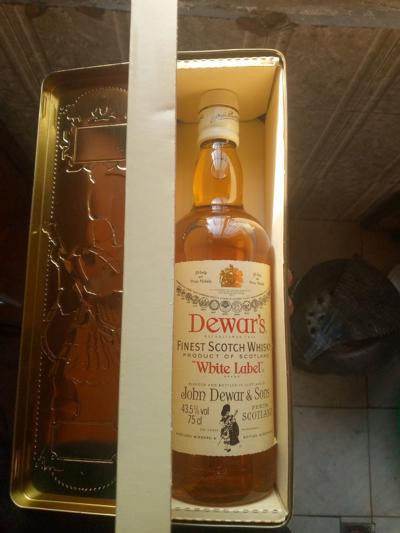 Dewar's White Label Finest Scotch Whisky